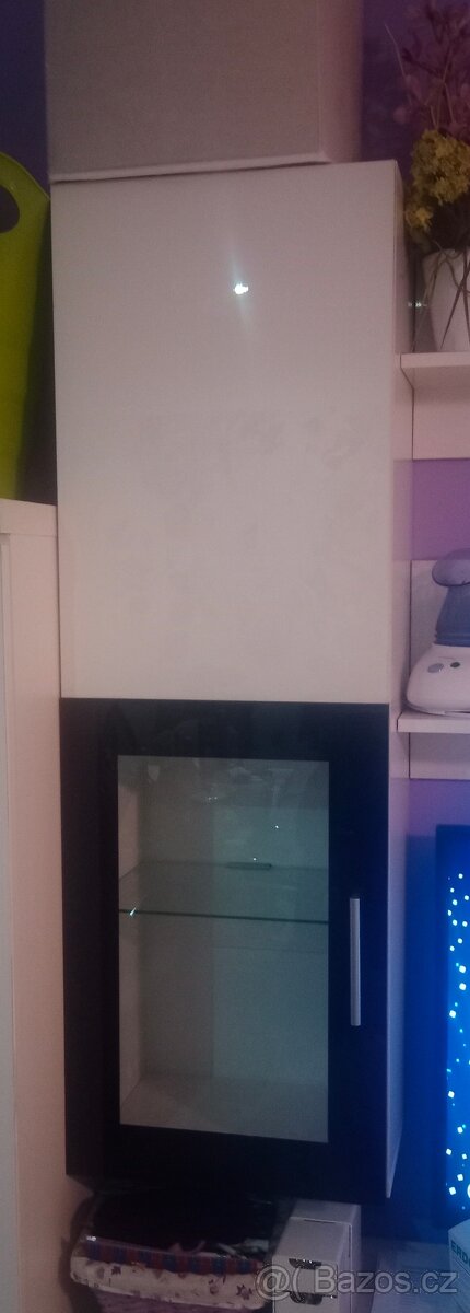 Závěsná skříň 2ks