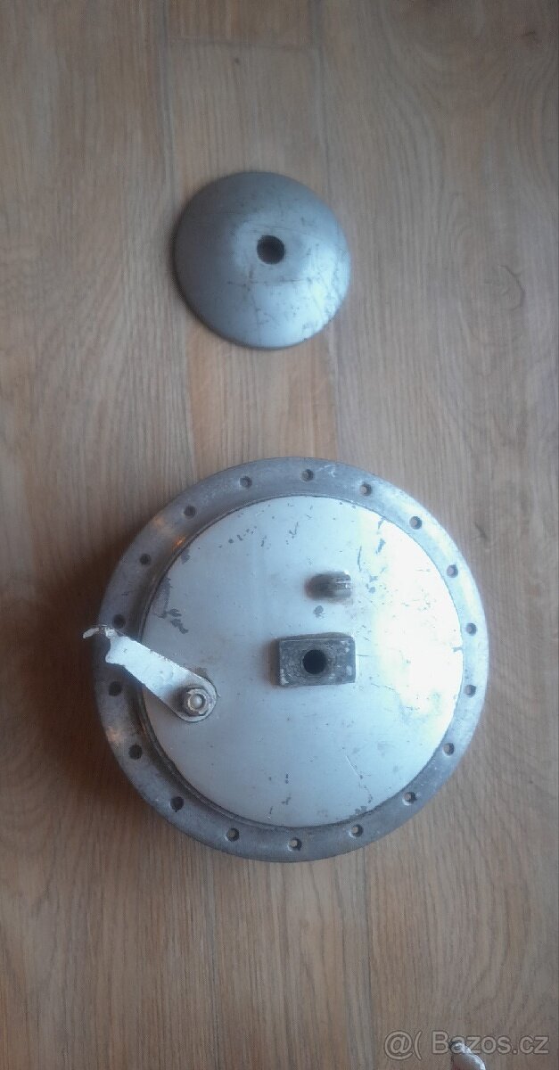 Střed předního kola exportní Jawa pulbuben