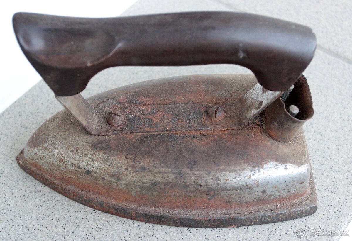 Retro elektrická žehlička - Prošvic