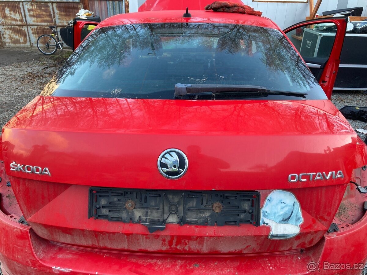Páté dveře Škoda Octavia 3 sedan