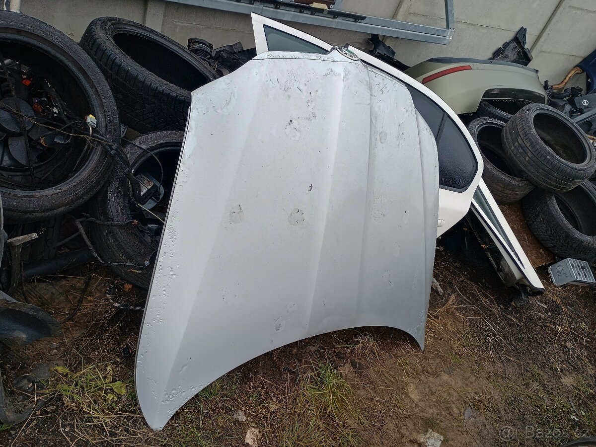 Prodám kapotu na škoda Superb 2