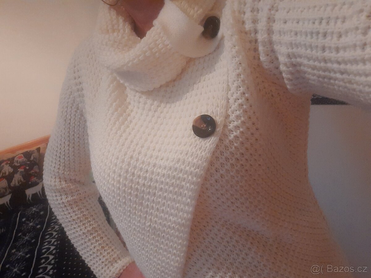 Bílý svetr