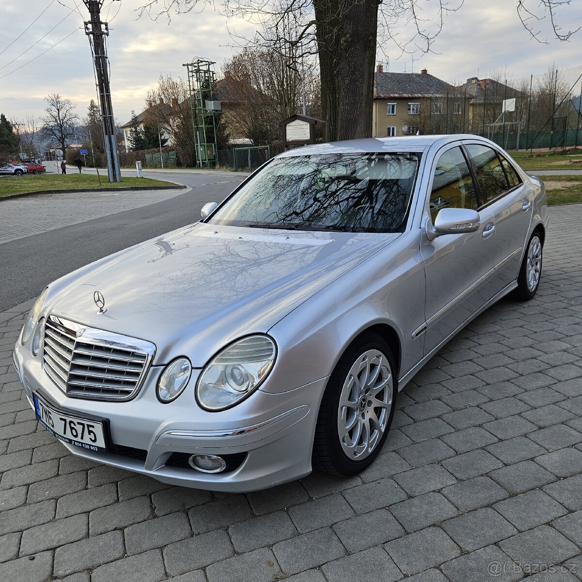 Mercedes-Benz E200