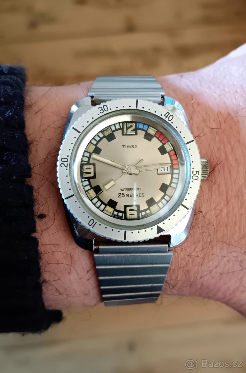 Zajímavé 70s hodinky s lunetou ( ala potápěčské) TIMEX