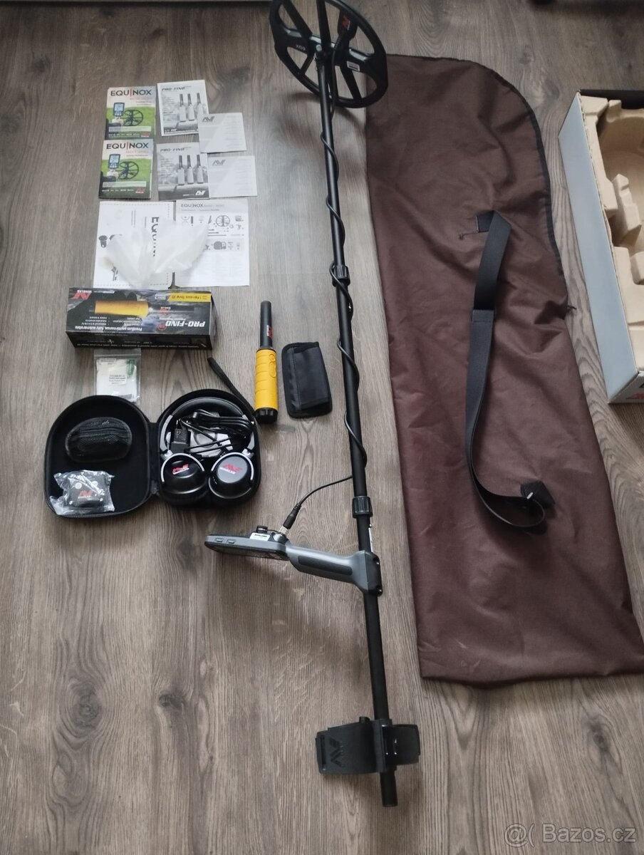 Detektor kovů Minelab Equinox 800, dohledávačka a bag