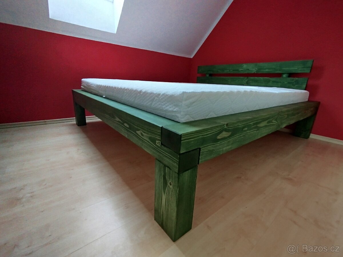 POSTEL Z TRÁMŮ
