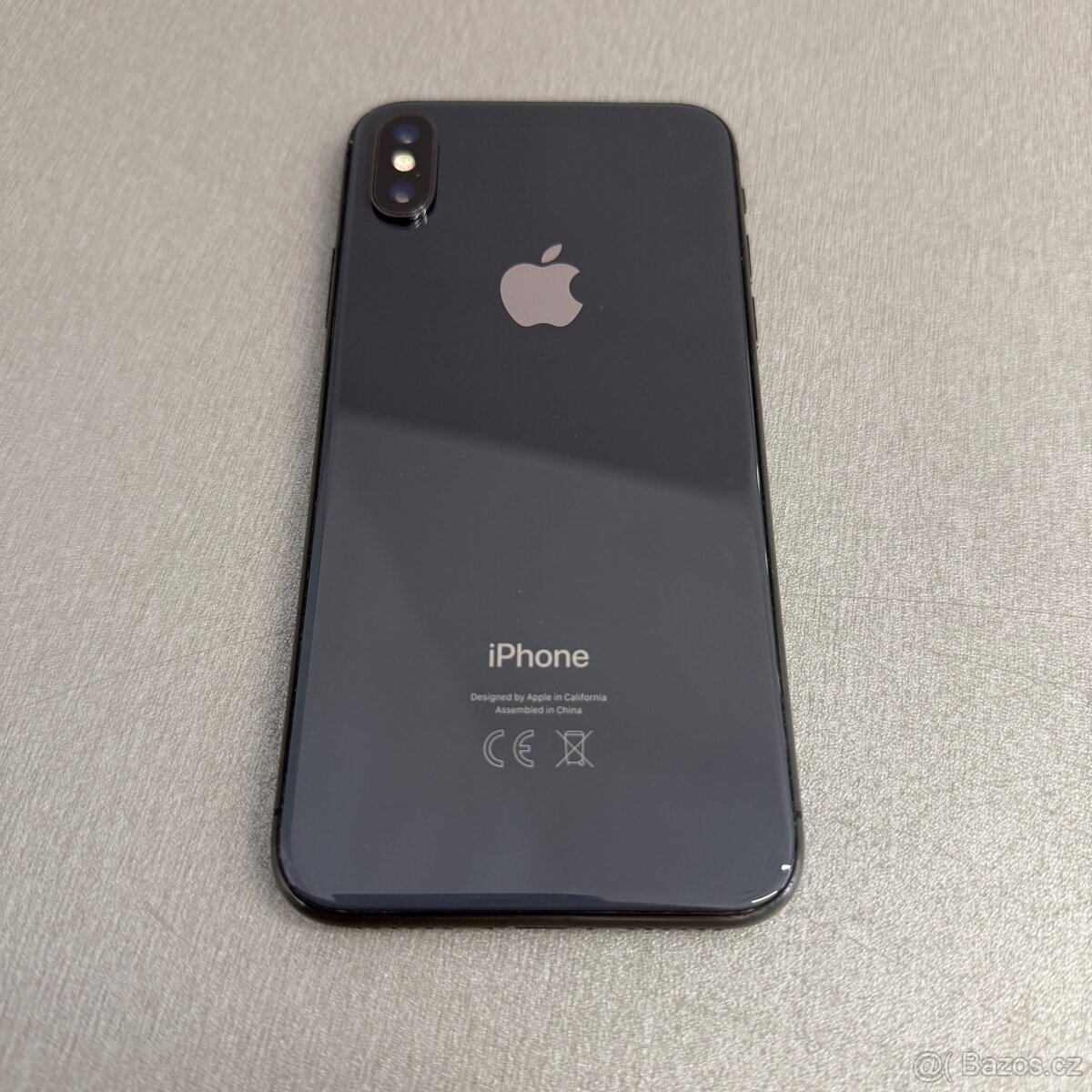 iPhone X 64GB, pěkný stav, 12 měsíců záruka