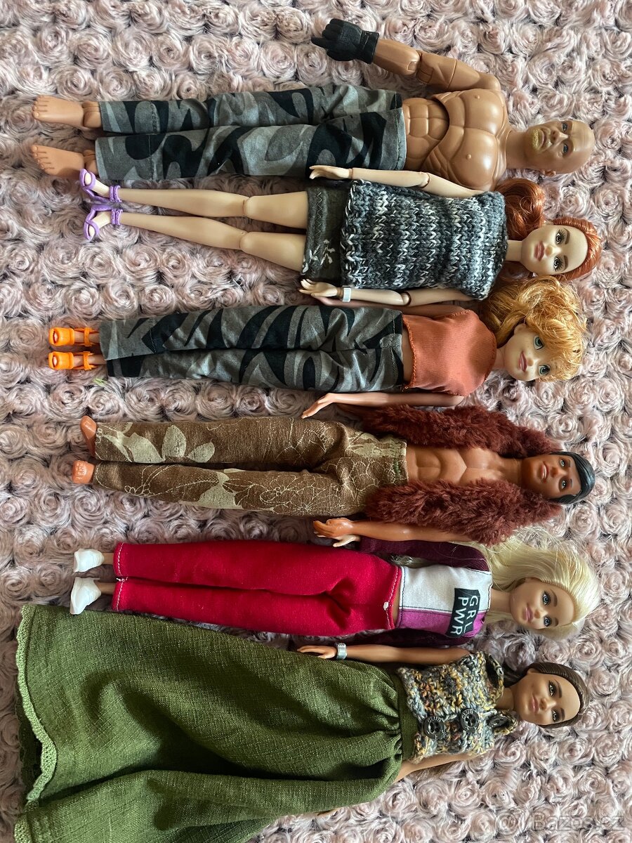 Panenky různé plus oblečení