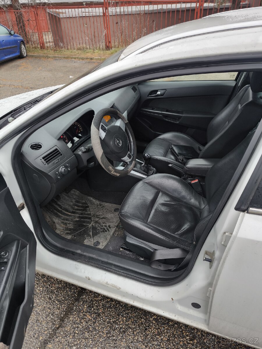 Opel Astra 2011