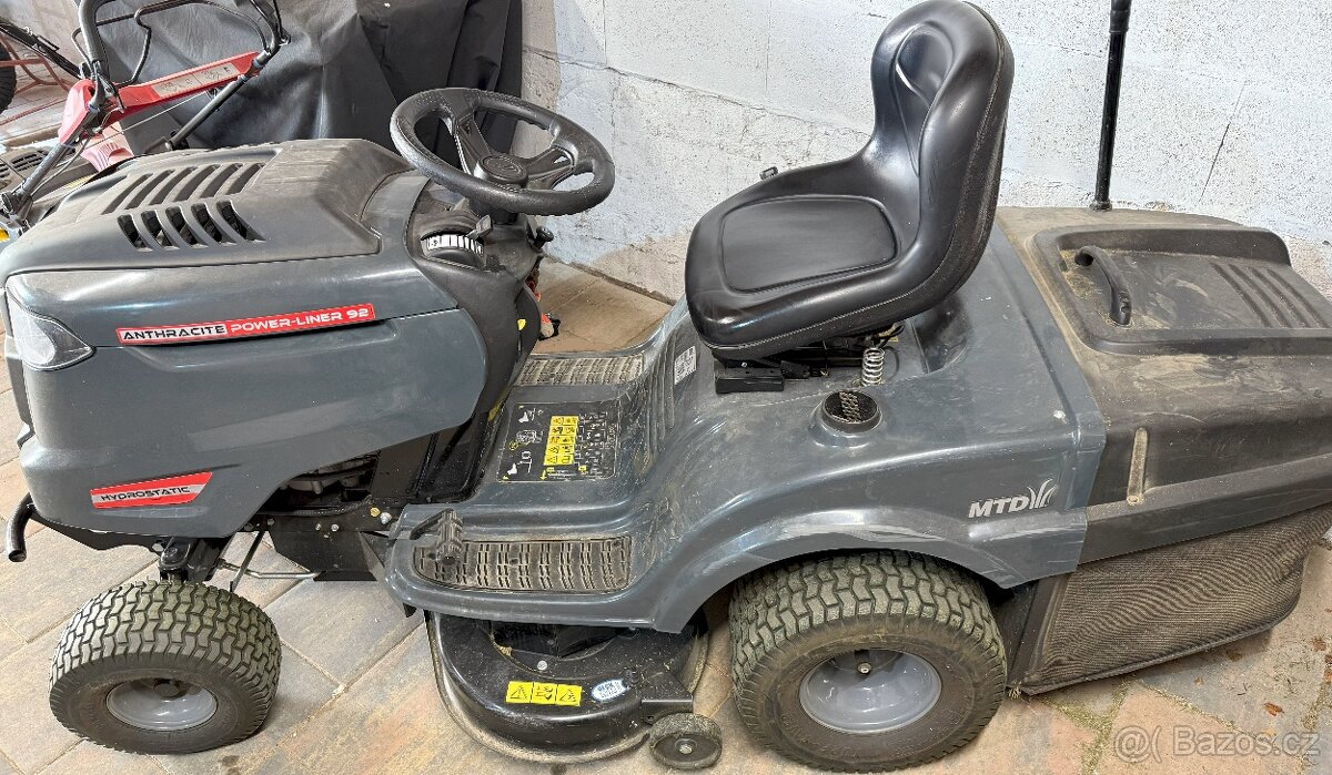 Zahradní traktor MTD ANTHRACITE POWER 92