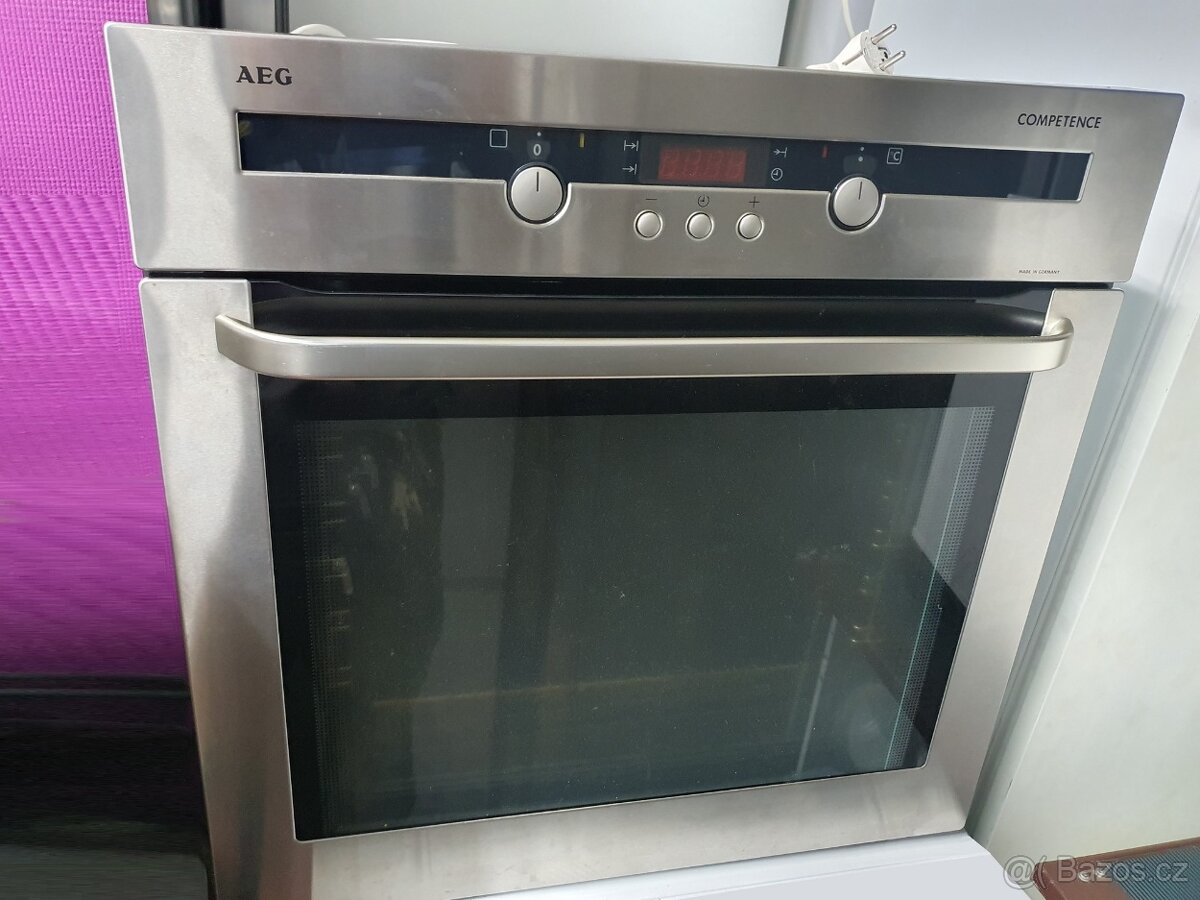 220 V el.vestavná trouba AEG horkovzdušná