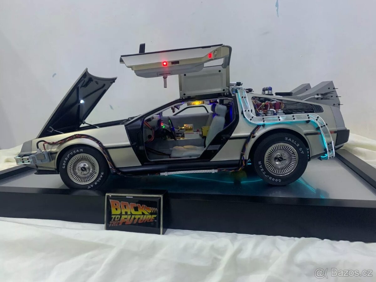EAGLEMOSS STAVÍ "BACK TO THE FUTURE DELOREAN"
