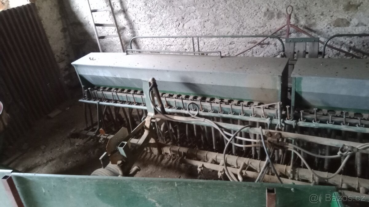 Prodám sečku za traktor.