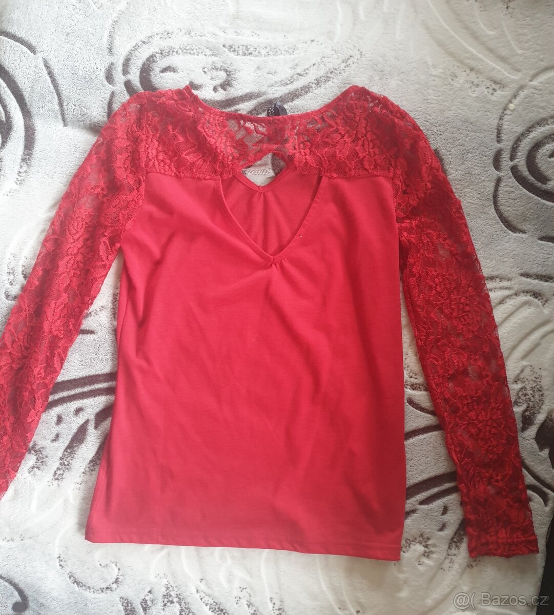 Červená halenka s krajkovými rukávy, vel.34/36
