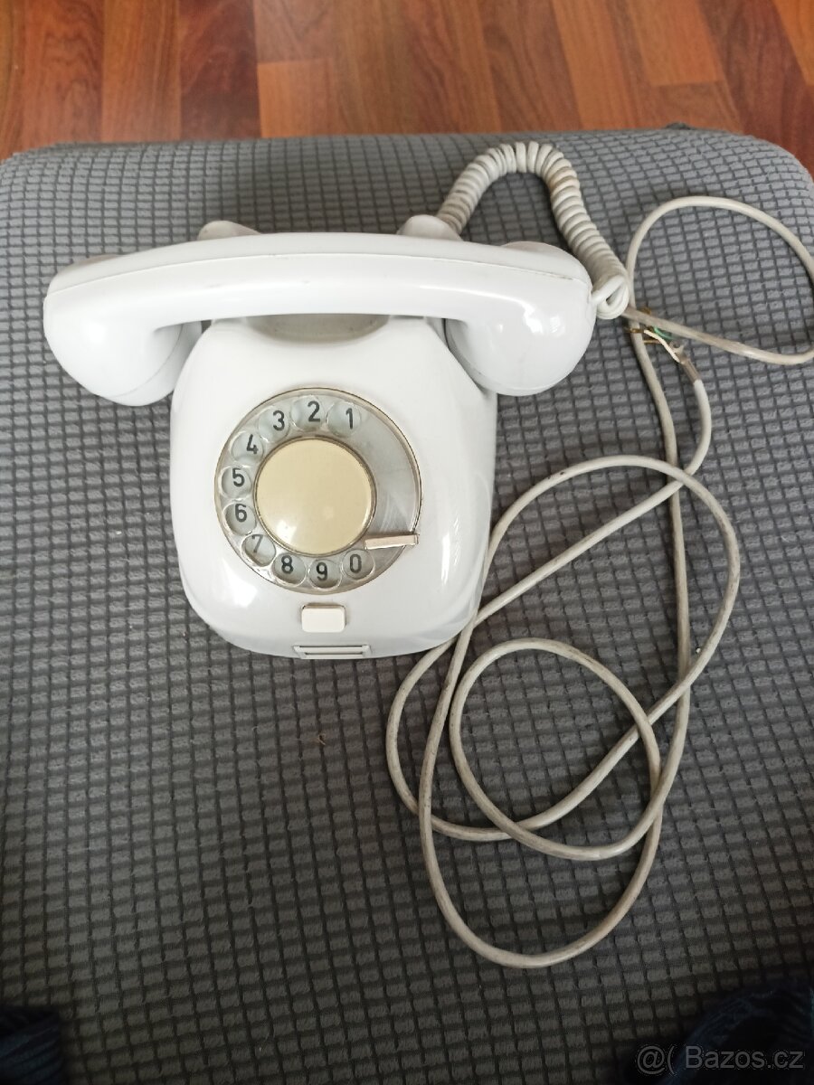 Retro telefon Tesla stropkov