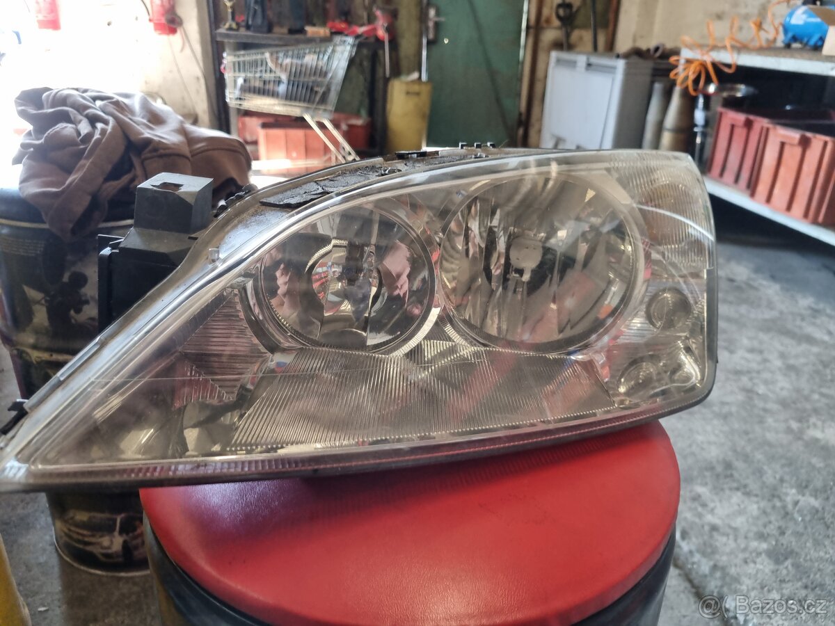 Přední světlomety Ford Mondeo mk3