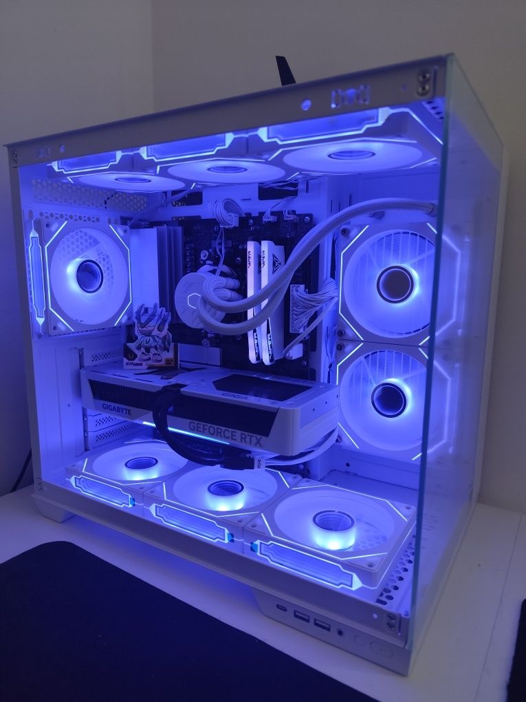 Herní počítač RTX 5070/R7 7700/48GB/1TB bílý