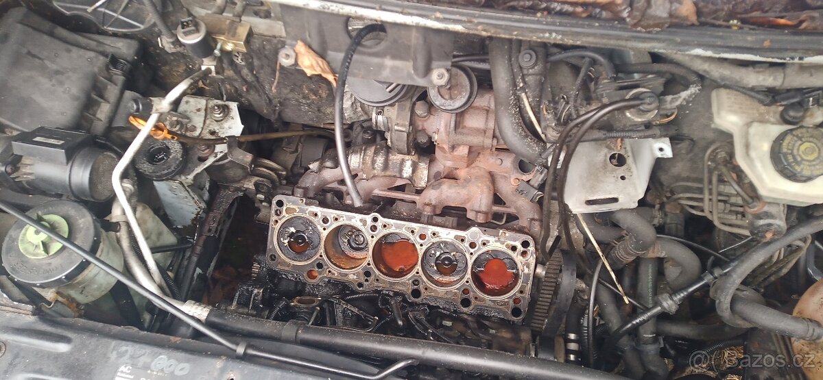 Prodám Volkswagen Caravelle - SPĚCHÁ