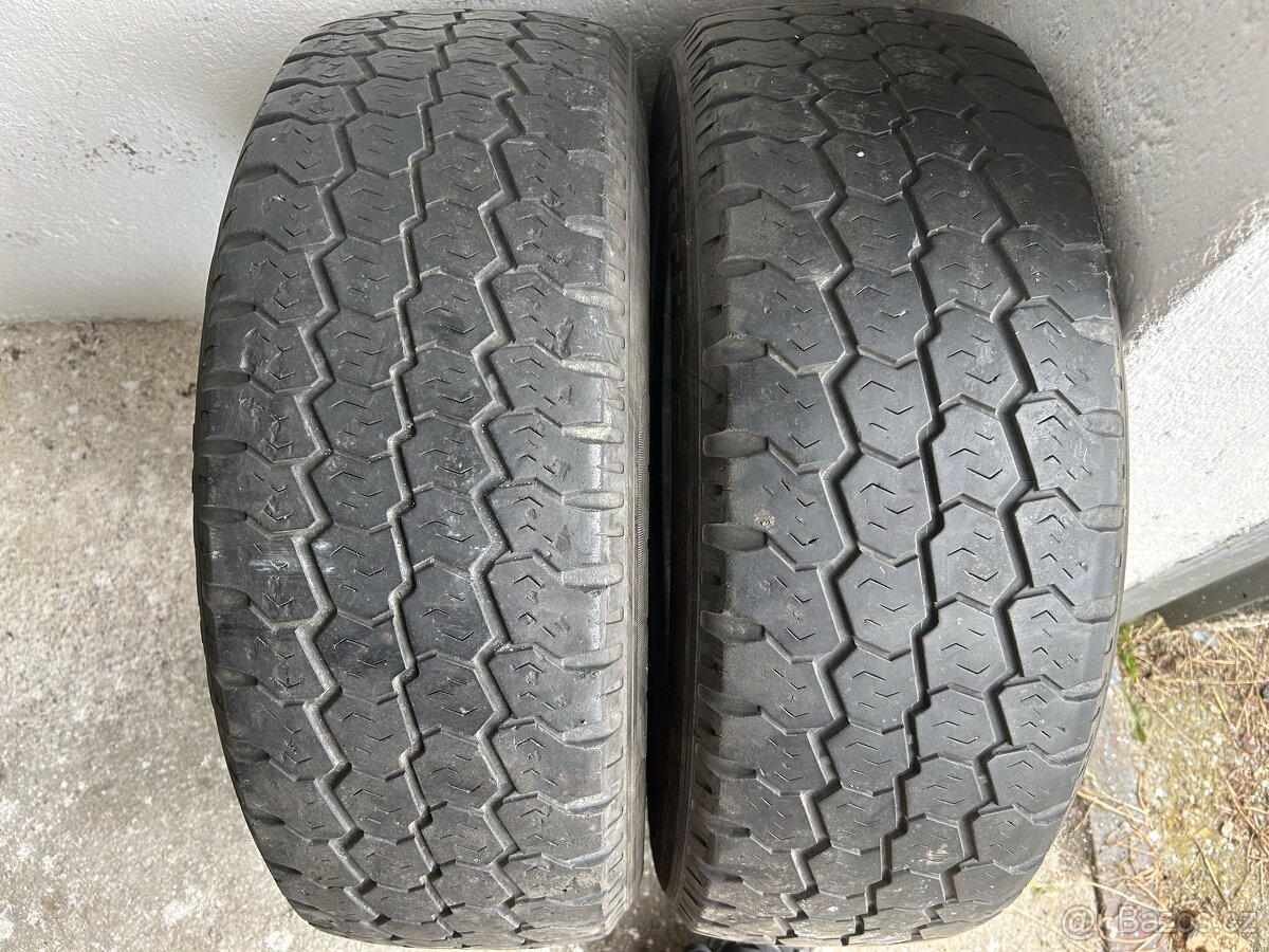 Celoroční pneu 215/60/17C Goodyear
