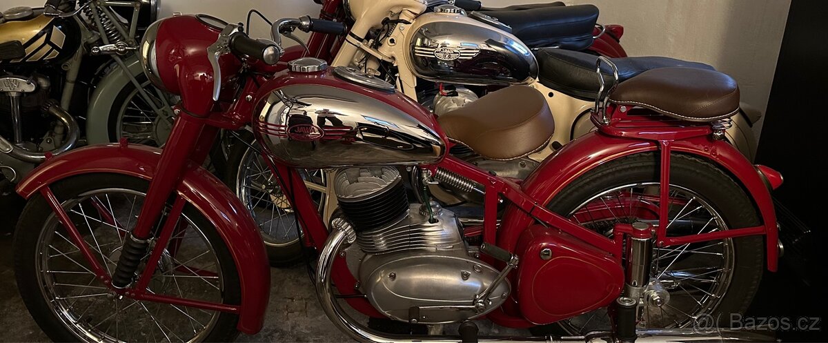 JAWA 250 Pérák