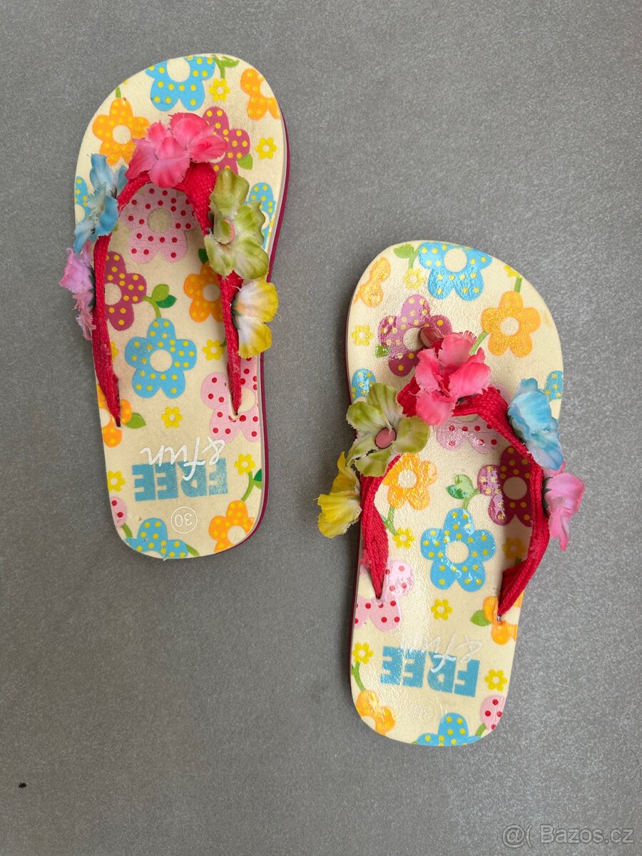 Dívčí letní sandále / žabky vel 30