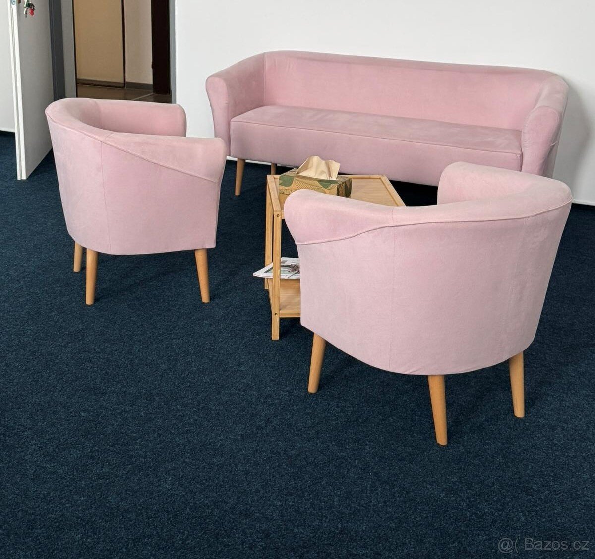 Výprodej kanceláře - sedačka, 2 křesla