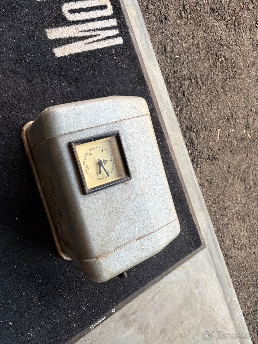 Nástěné staré docházkové / píchací hodiny - píchačky