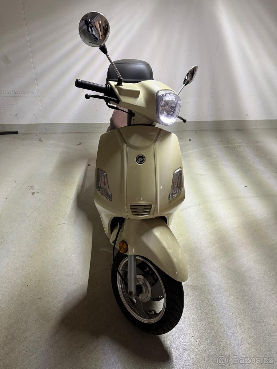 Retro skútr Keeway zahara 125