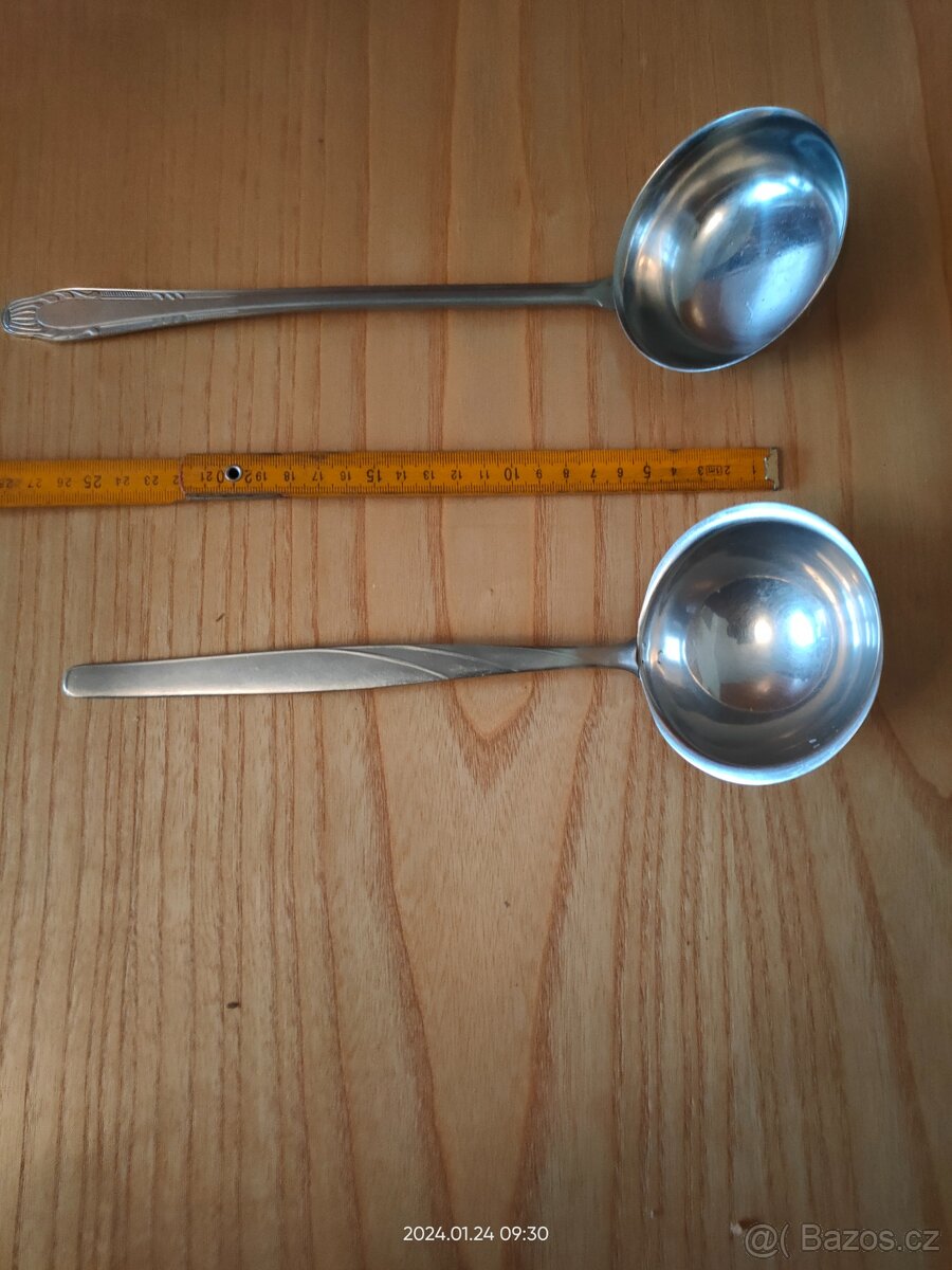 Nerezová naběračka