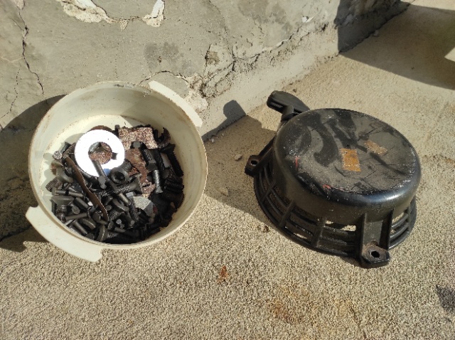 lištová sekačka MF 70 , pluh za traktor a výfuk na seno