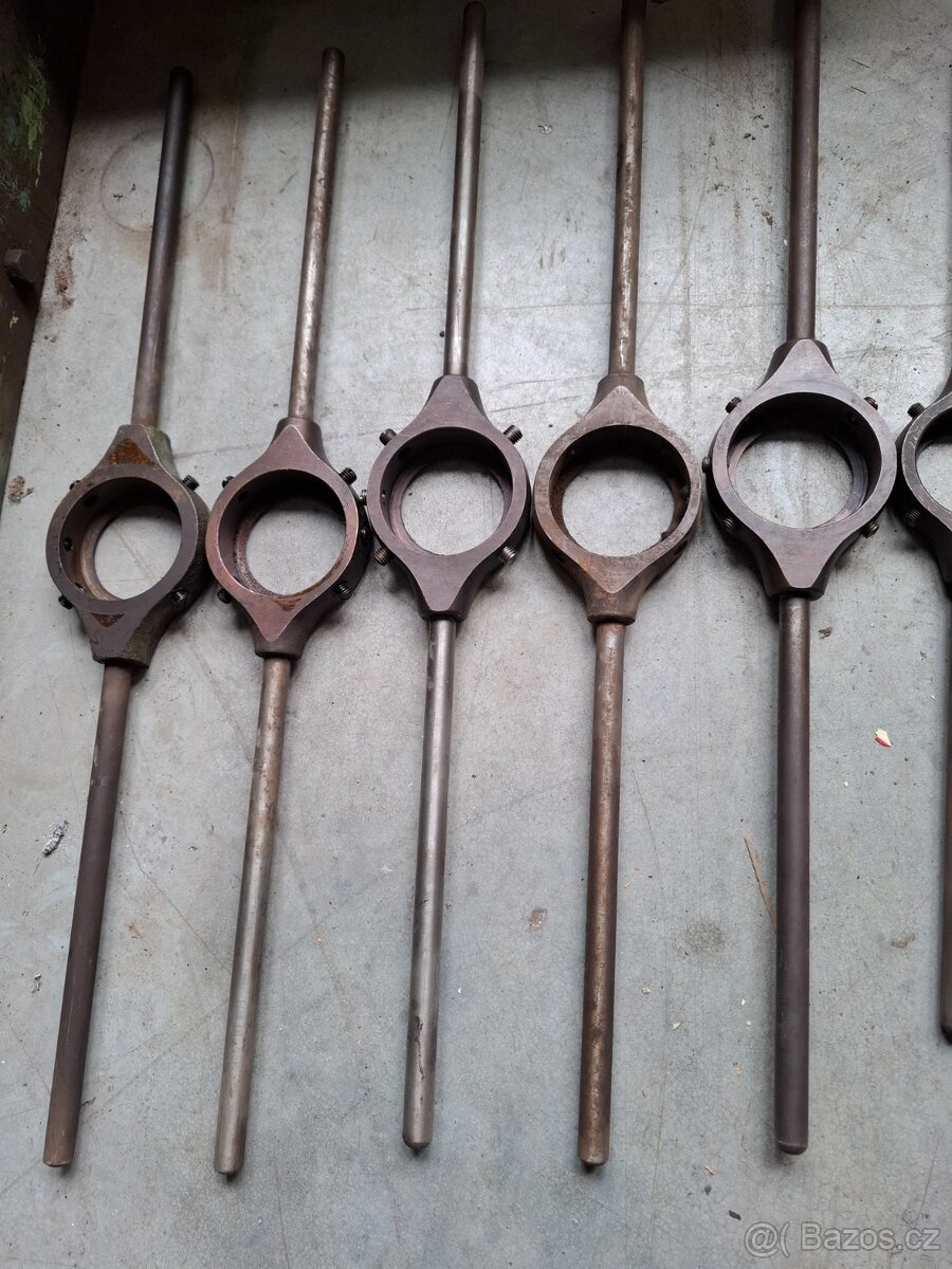 Vratidla na očka a závitníky