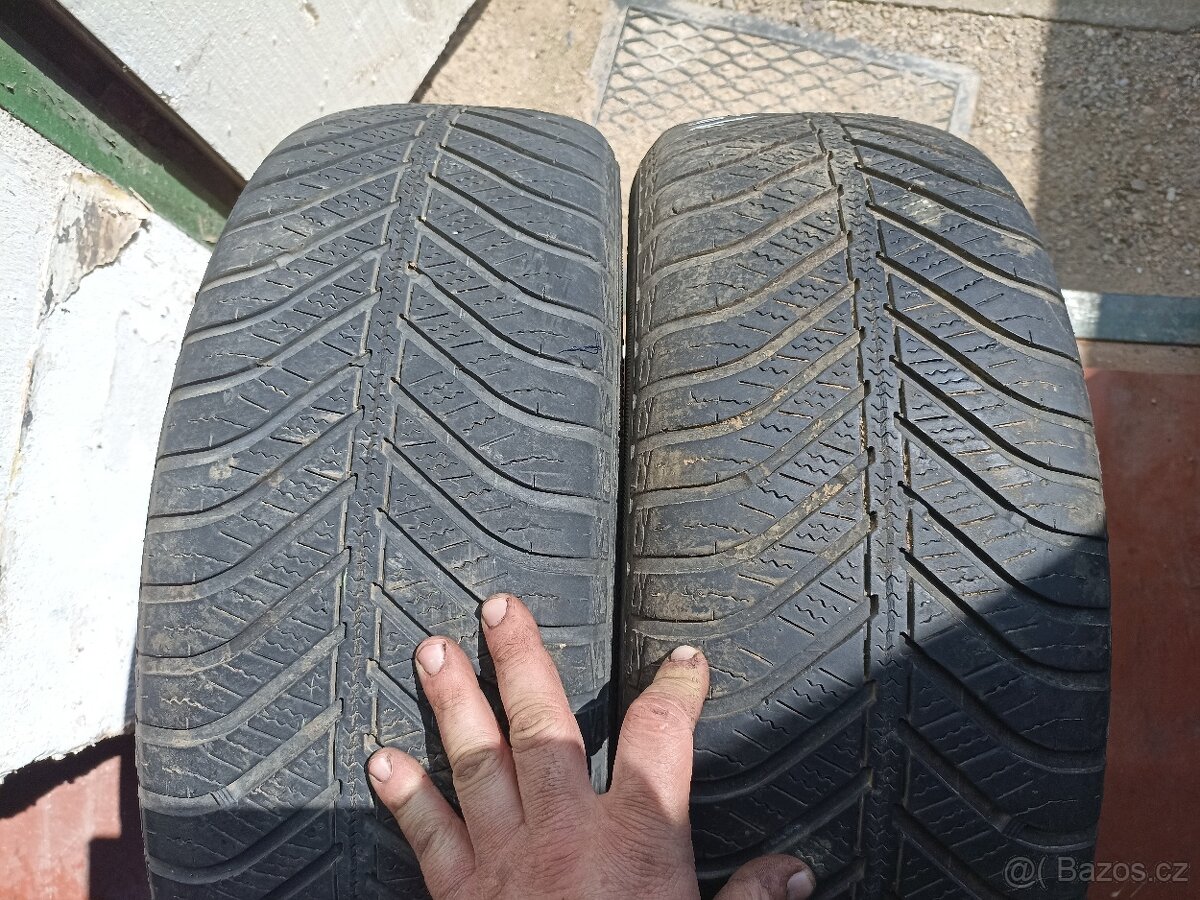 Celoroční pneu 195/60 r15