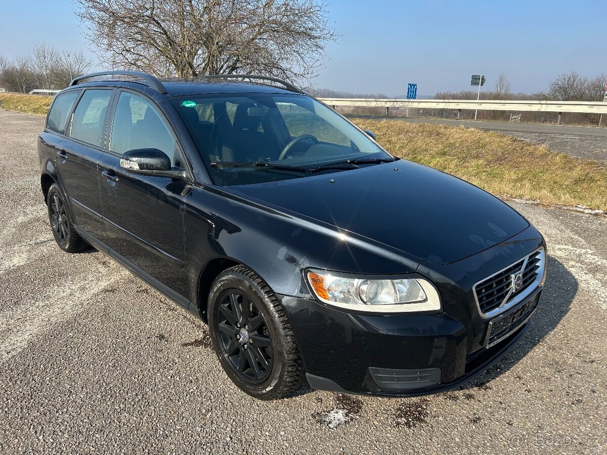 VOLVO V50 kombi 2.0D 100kw r.11/2009 klima esp po servisu