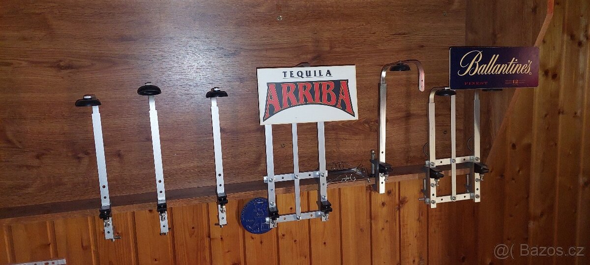 Dávkovač alkoholu nástěnný