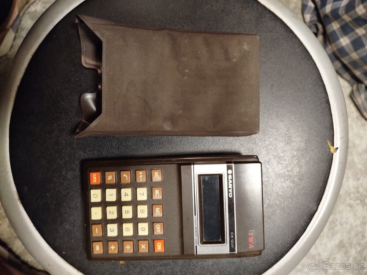 retro kalkulačka sanyo