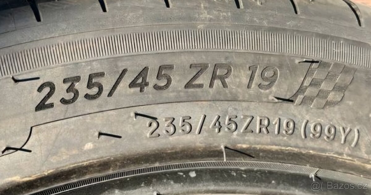 Michelin Pilot Sport 4, 235 45 19, 235/45/19