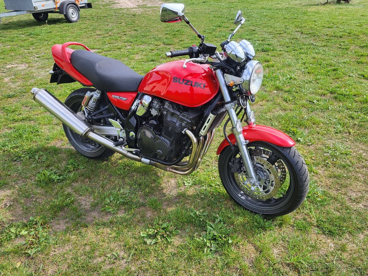 Suzuki gsx 750 inazuma