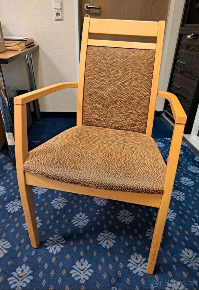 80x židle do restaurace s podruckami z masivu