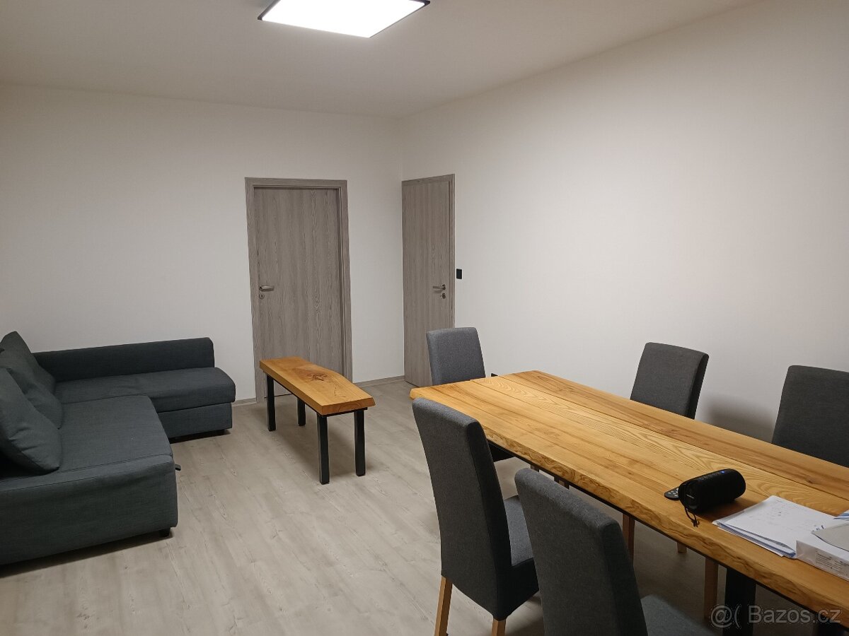 Nabízíme spolubydlení v bytě 3+1 s balkónem