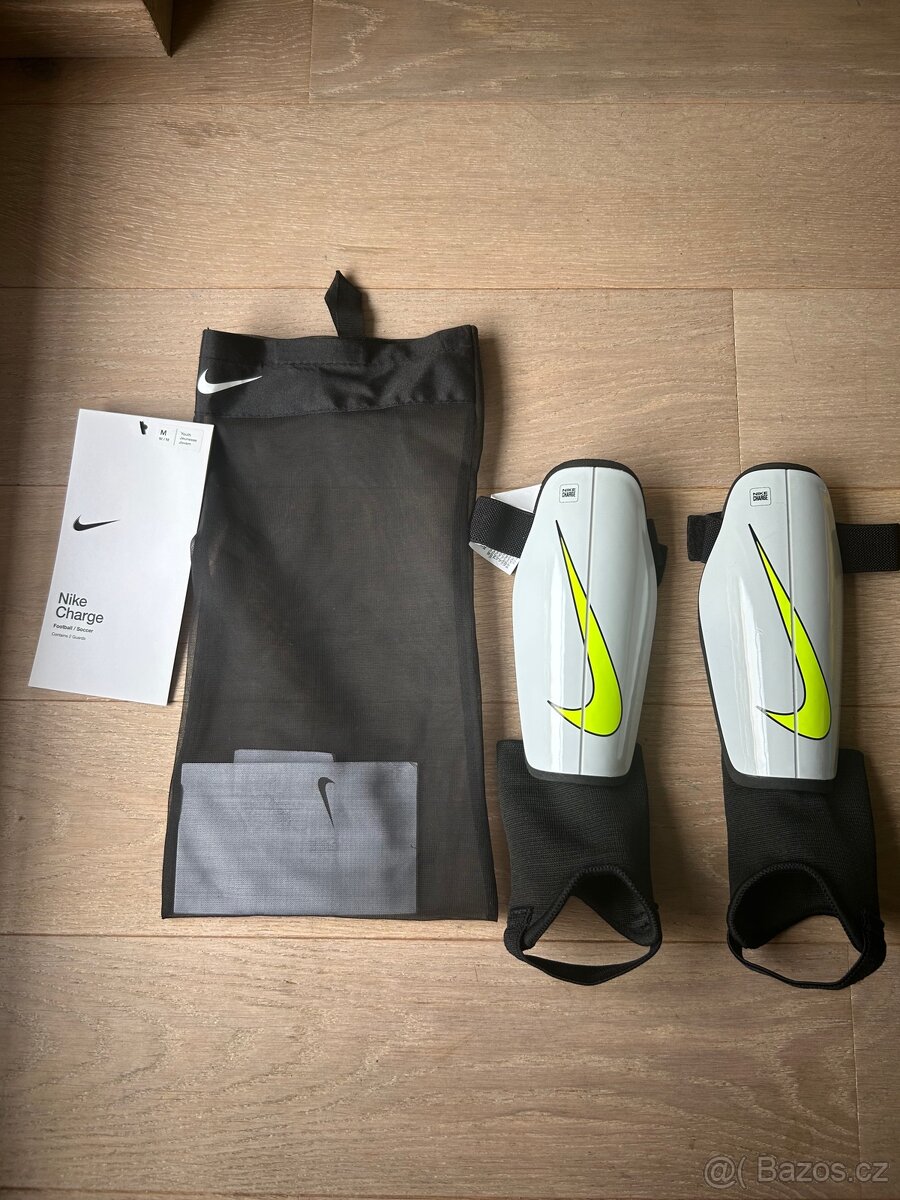 Dětské chrániče nike charge , velikost M.