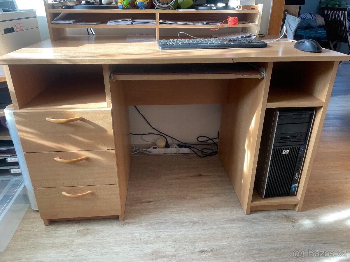 Kancelářský PC stůl