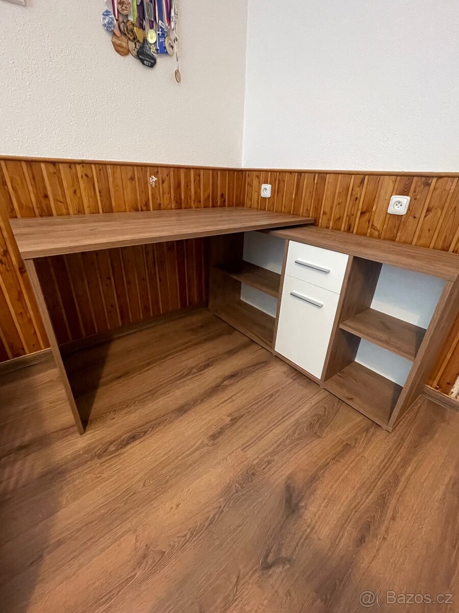 Psací stůl