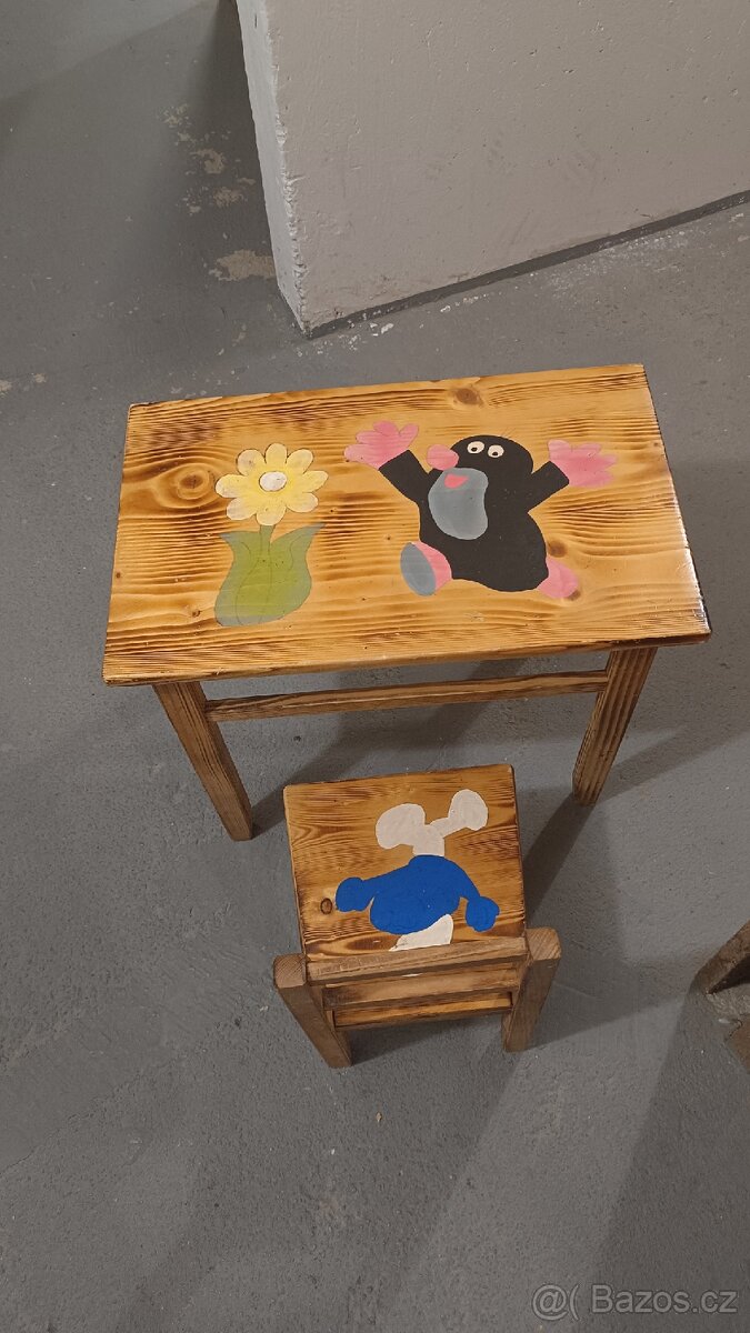 Stůl s židličkou pro dítě