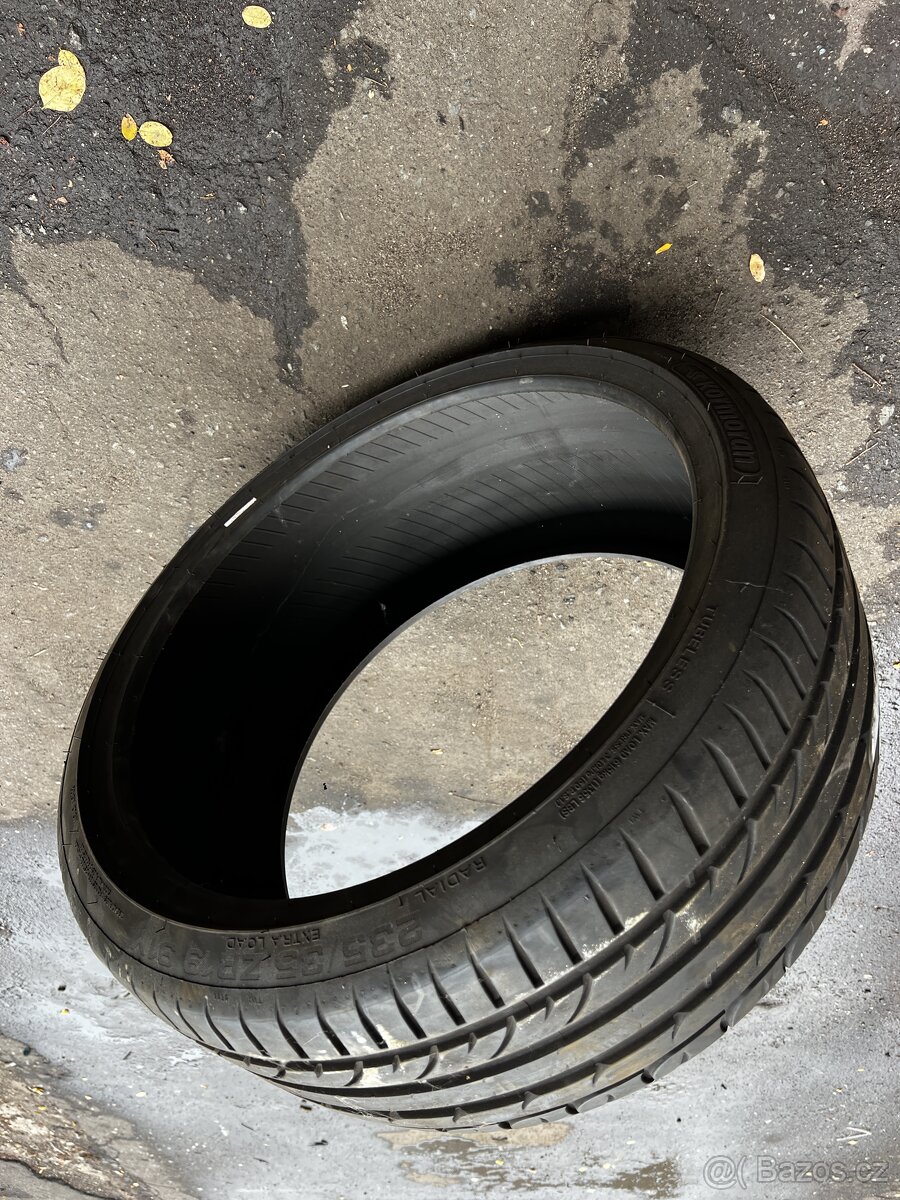 1x pneu 235/35 r19
