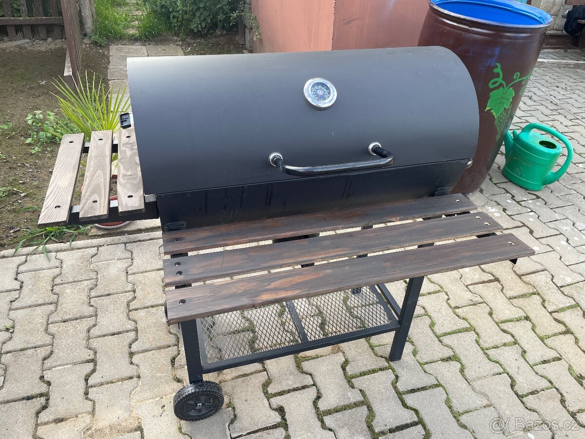 Velký grill/udírna Heckermann včetně příslušenství