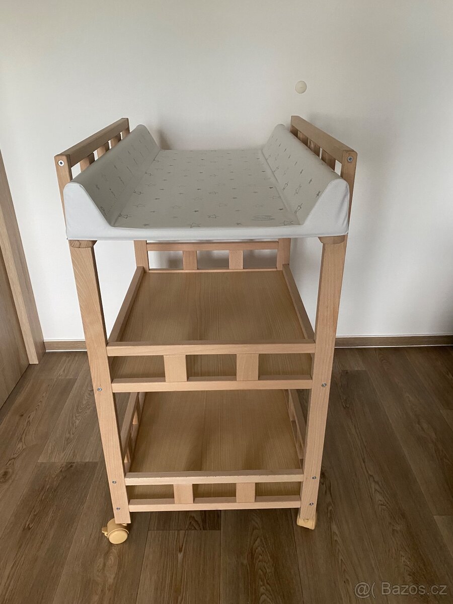 Přebalovací pult pojízdný