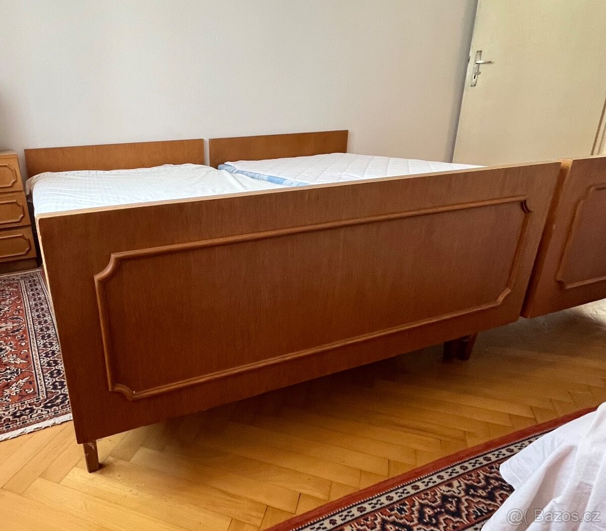 Postele, skříň, šuplíky a skříňky