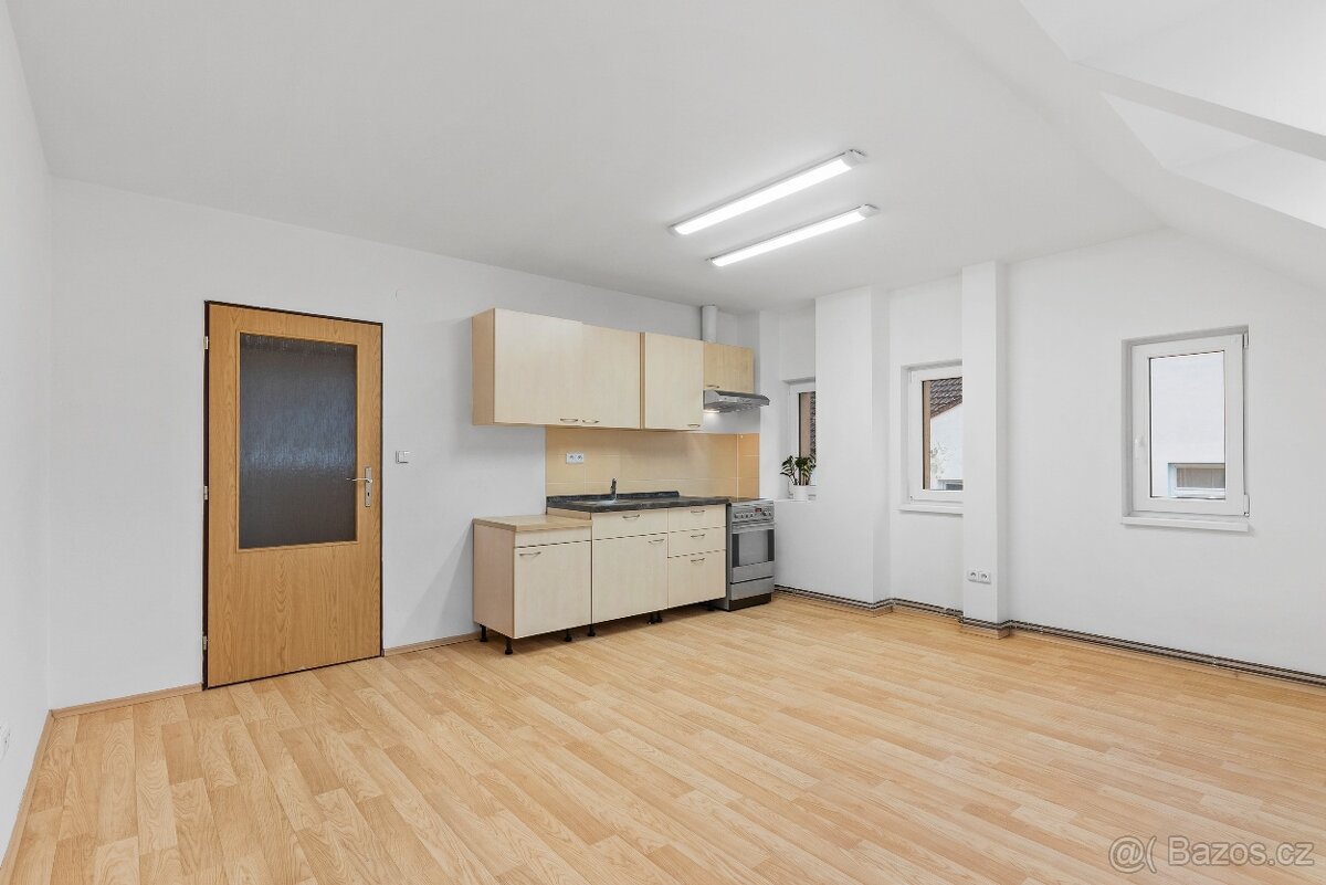 Pronájem bytu 1+kk • 35 m²