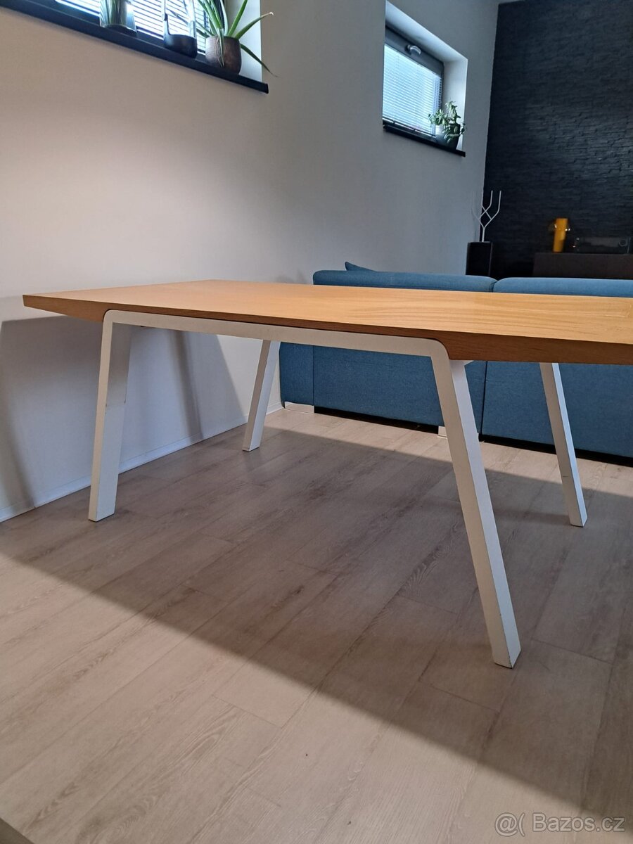 prodám jídelní stůl