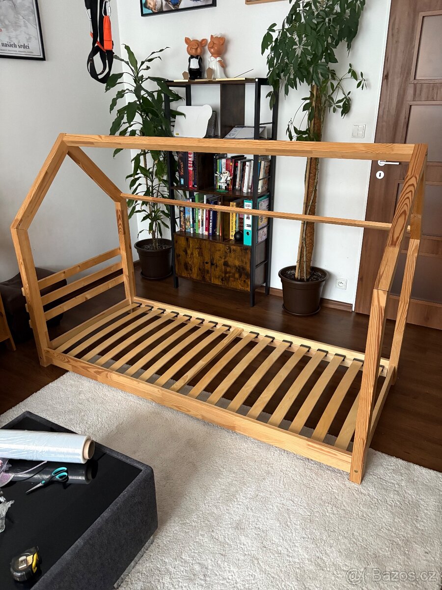 Dětská dřevěná postýlka Tery domeček